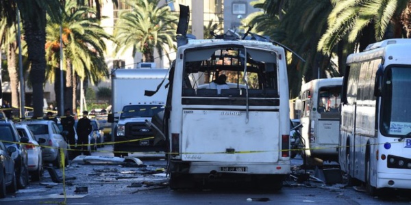 Tunisie: le groupe Etat islamique revendique l'attentat contre la sécurité présidentielle
