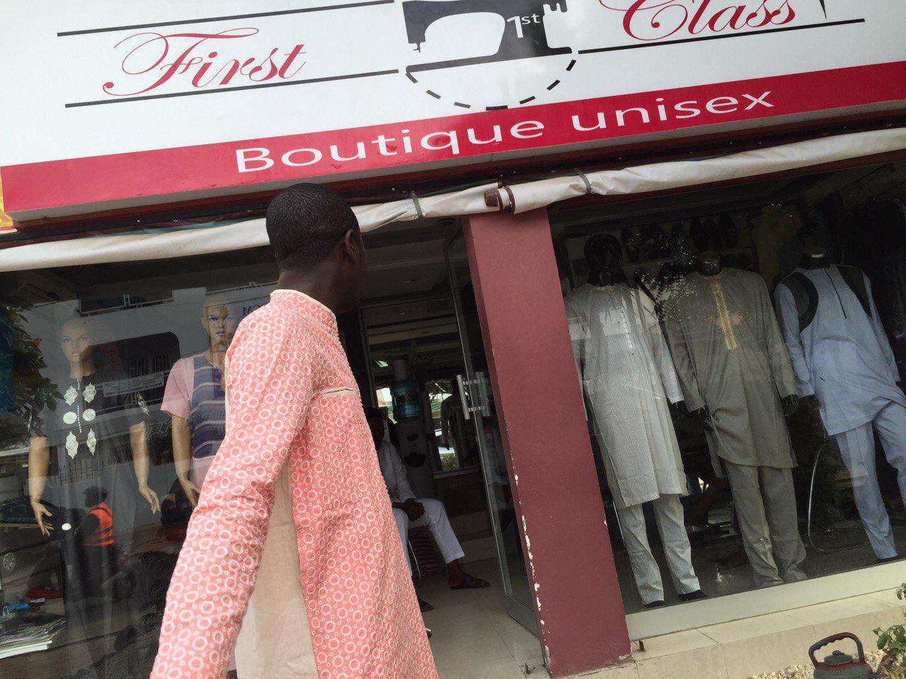 Pape Alé Niang s'habille chez Bara First class.