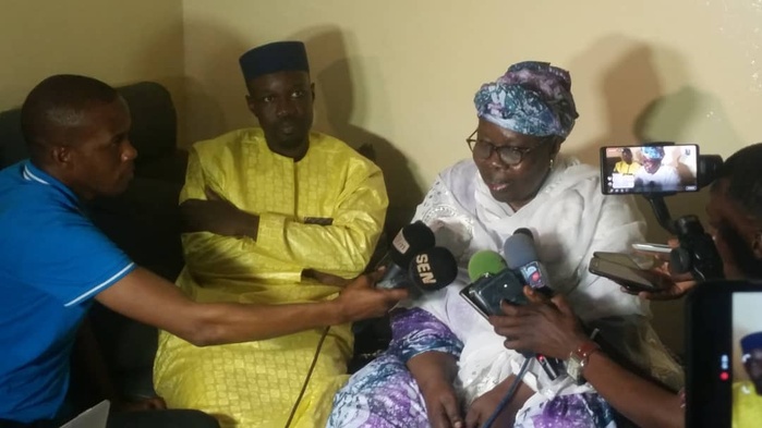 Scène surréaliste : Il entre dans la maison d'Ousmane Sonko et s’en prend à sa famille Scène surréaliste : Il entre dans la maison d'Ousmane Sonko et s’en prend à sa famille