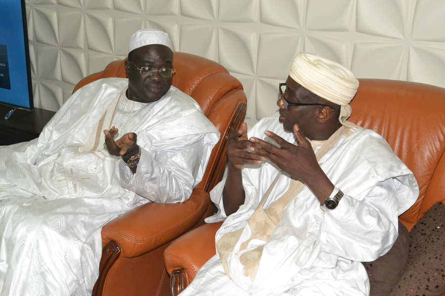 Maoloud 2015: Aziz Alé Ndiaye reçoit déja ses hotes à Tivaoune. Regardez