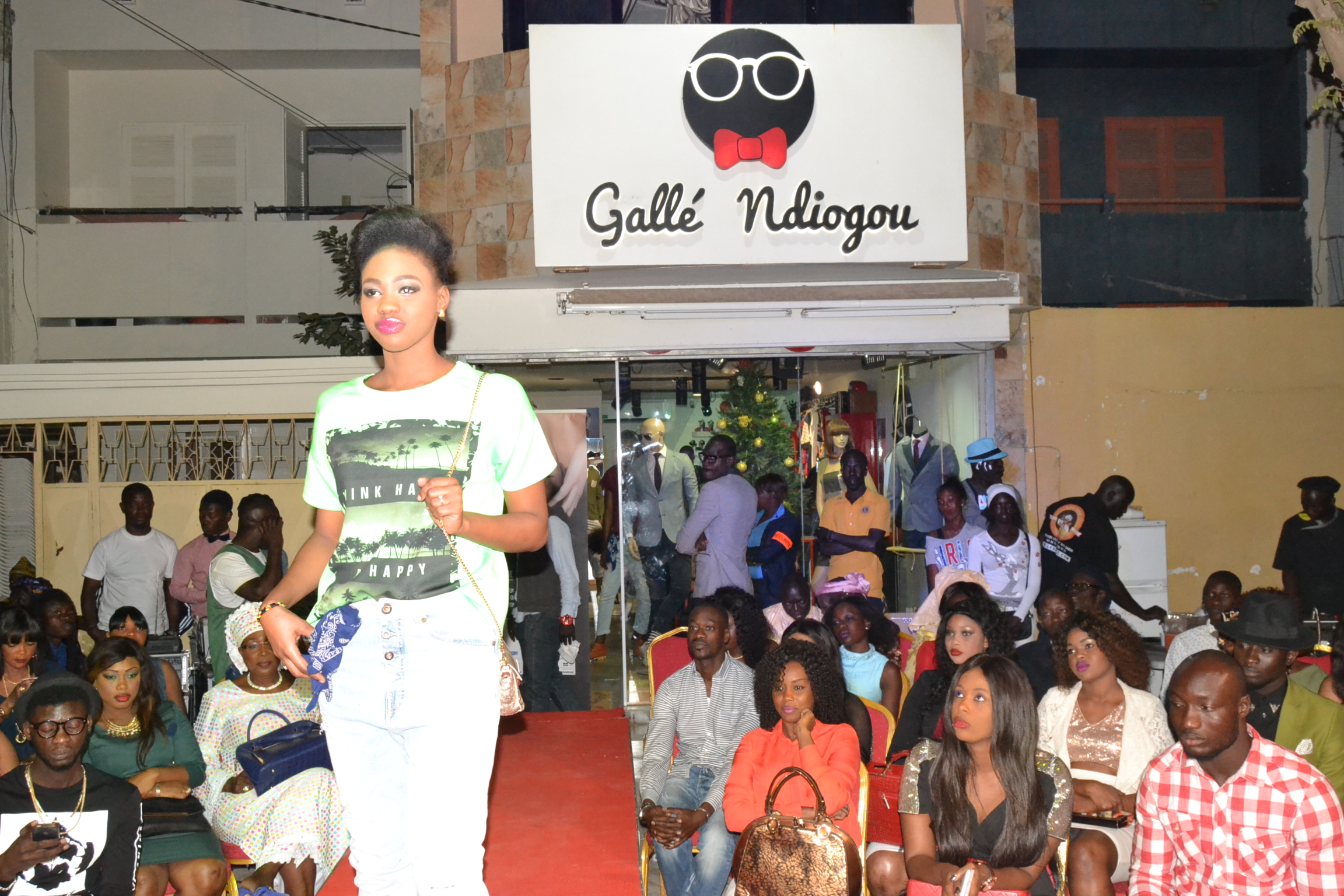 GALLE NDIOGOU présente sa derniere collection: Rendez -vous au HLM en face Cour privé Madieye Sall .