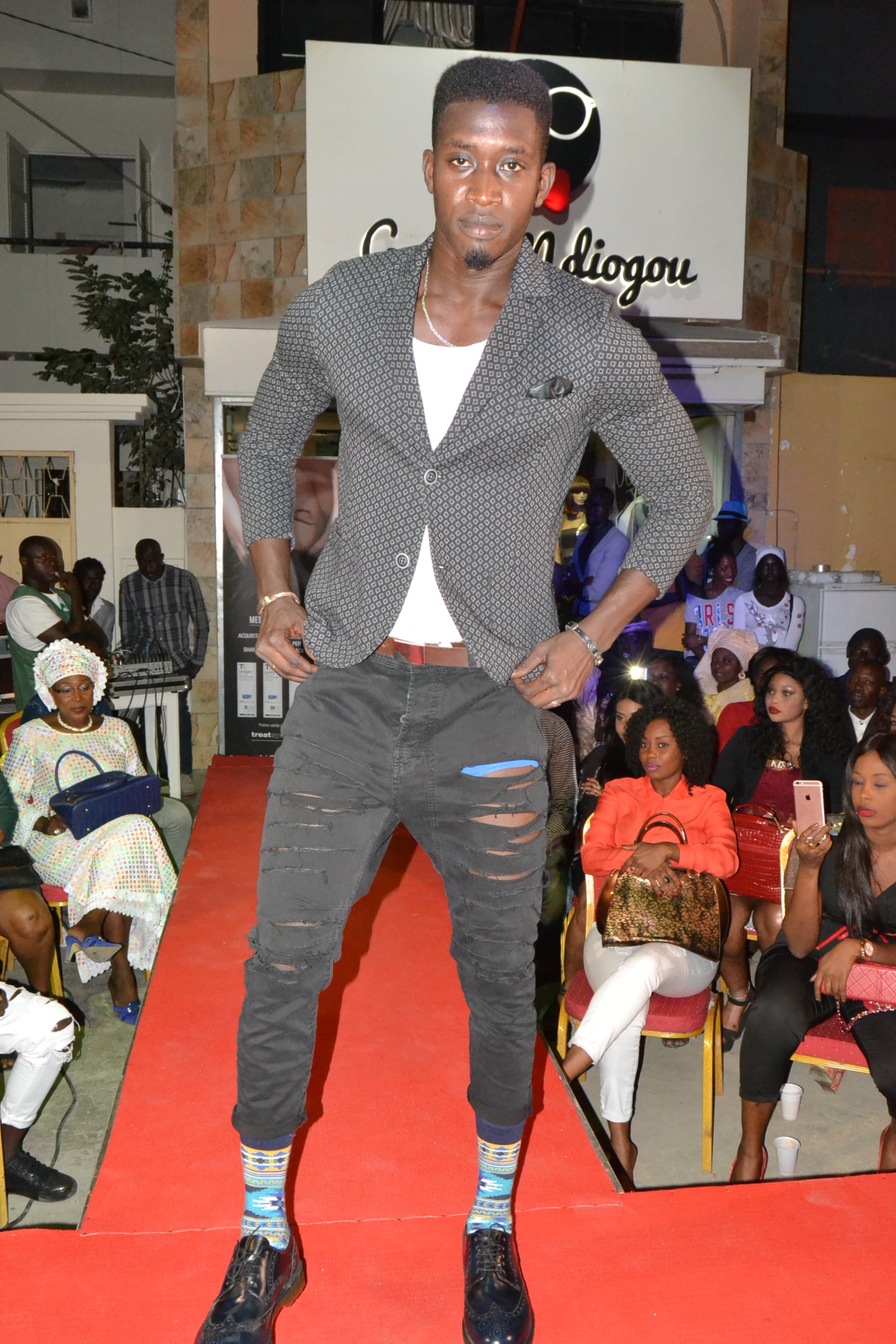 GALLE NDIOGOU présente sa derniere collection: Rendez -vous au HLM en face Cour privé Madieye Sall .