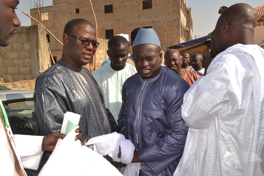 Maoloud 2015: L'homme d'affaires Aziz Ndiaye reçoit Serigne Sam Bousso chez lui à Tivaoune.