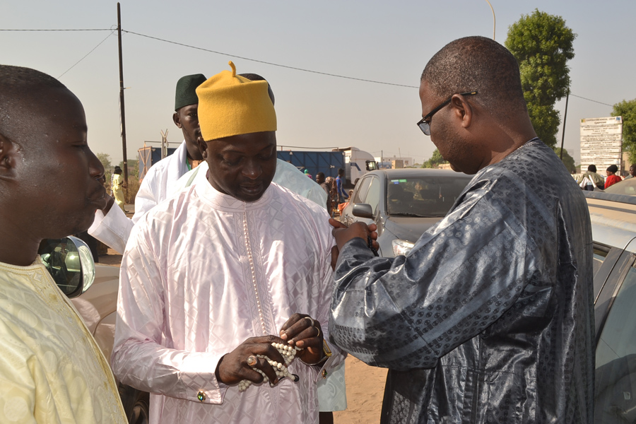 Maoloud 2015: L'homme d'affaires Aziz Ndiaye reçoit Serigne Sam Bousso chez lui à Tivaoune.