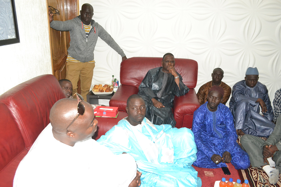 Maoloud 2015: L'homme d'affaires Aziz Ndiaye reçoit Serigne Sam Bousso chez lui à Tivaoune.