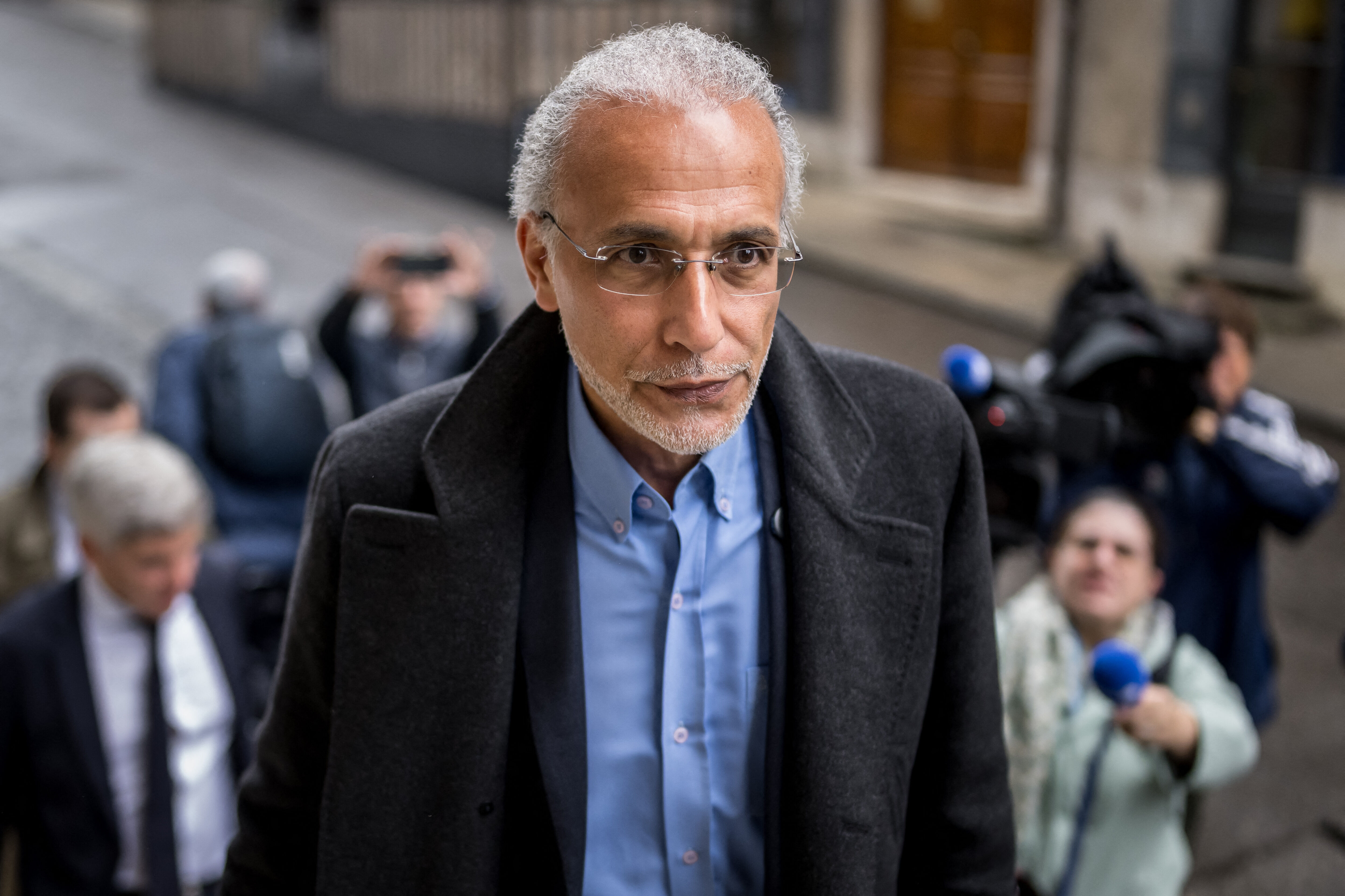 Dakar : La Colère Féministe Face à la Venue de Tariq Ramadan, un « Criminel Sexuel » Invité à l’Élévation Spirituelle