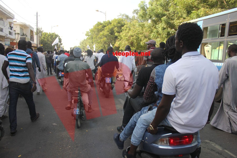 Manifestation anti-Jeune Afrique à la mosquée Massalikul Jinane à Dakar (images)