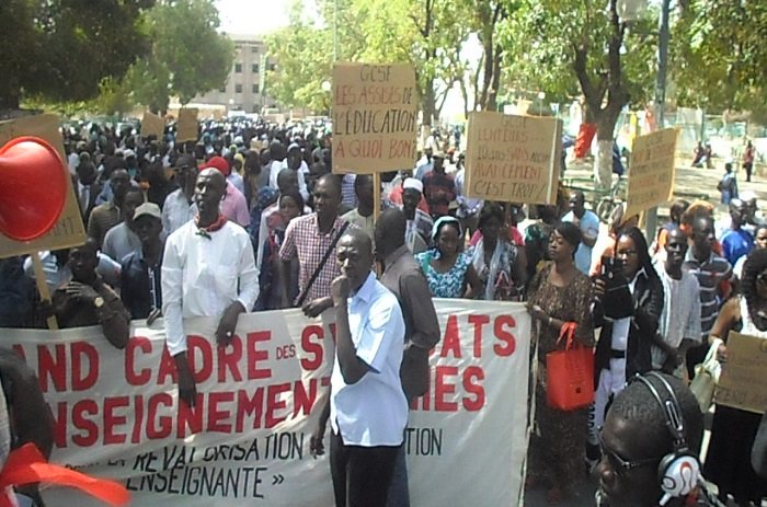 Le Grand cadre des syndicats d’enseignants se radicalise et menace d’aller en grève