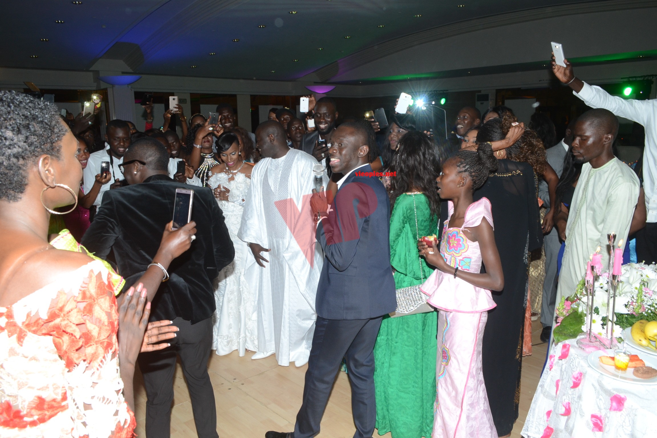 Quand le ministre Diene Farba Sarr donne en mariage sa fille, Pape Diouf assure l'ambiance.