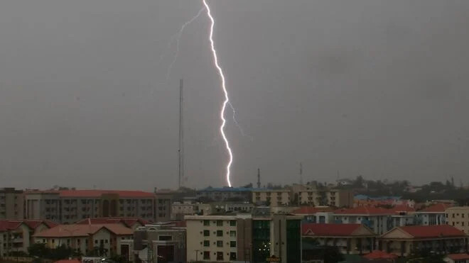 Wakhinane Nimzatt : Un jeune foudroyé à mort lors de la première pluie à Dakar