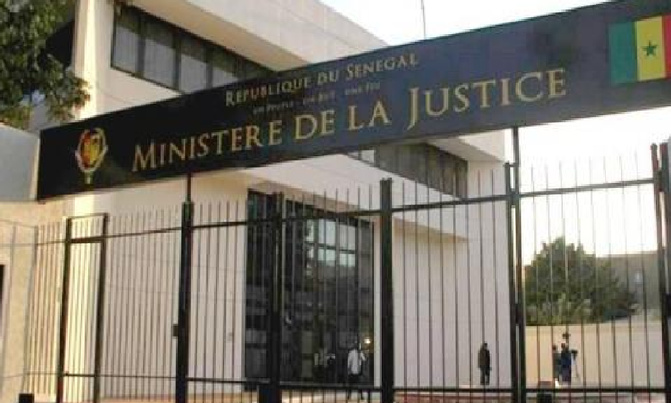 Esquisses de solutions autour d’une crise : Avec une réforme en cours, le ministère de la Justice s'engage au dialogue
