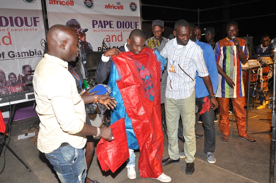 51st Indépendance of Gambia: Pape Diouf met le feu au Galaxie et confirme son statut de roi de la mobilisation en Gambie.