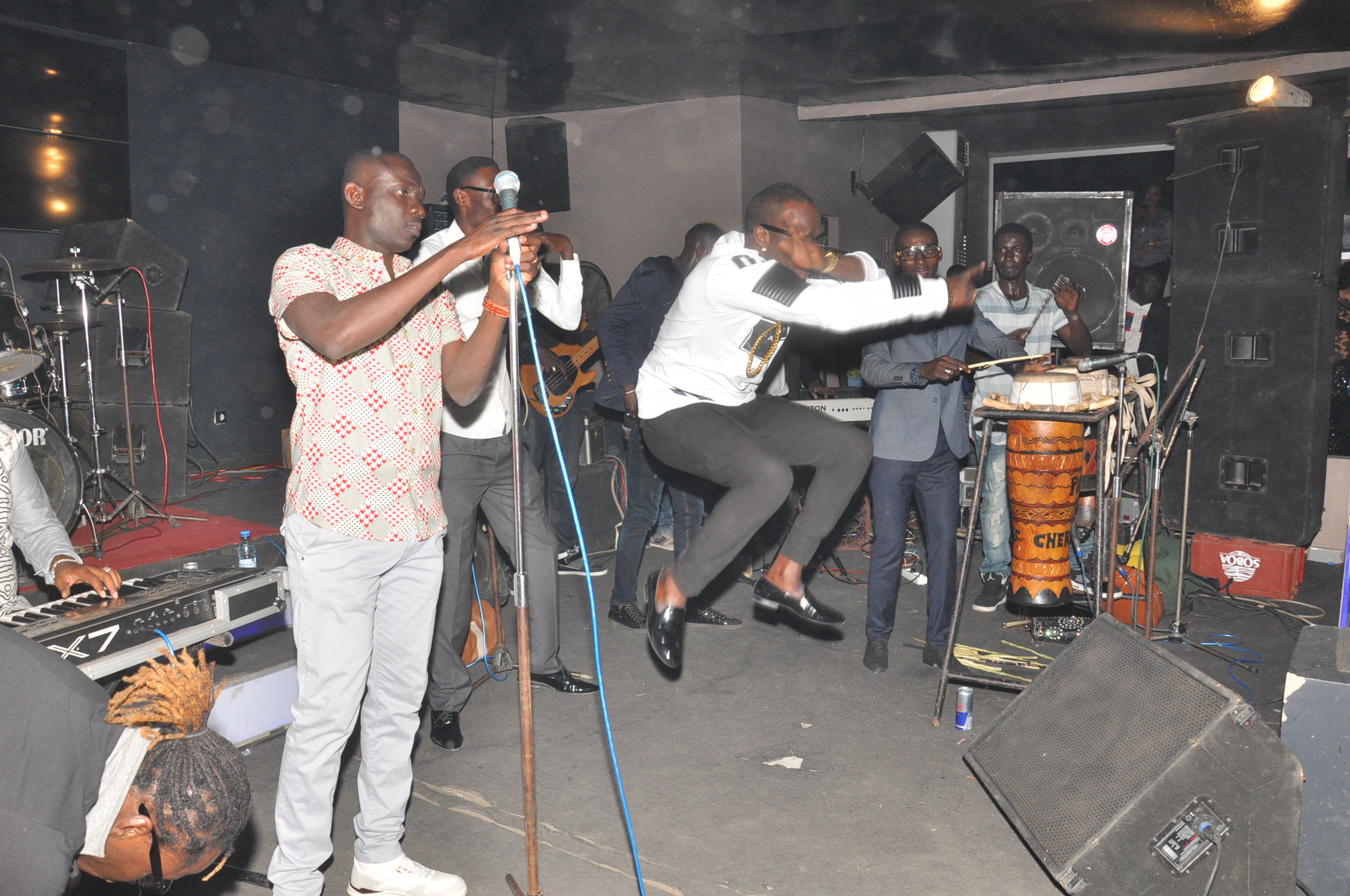 Après le grand succès de la nuit des "laobés" au grand théâtre, le Pape de la musique Sénégalaise explose le Bloowy.Regardez