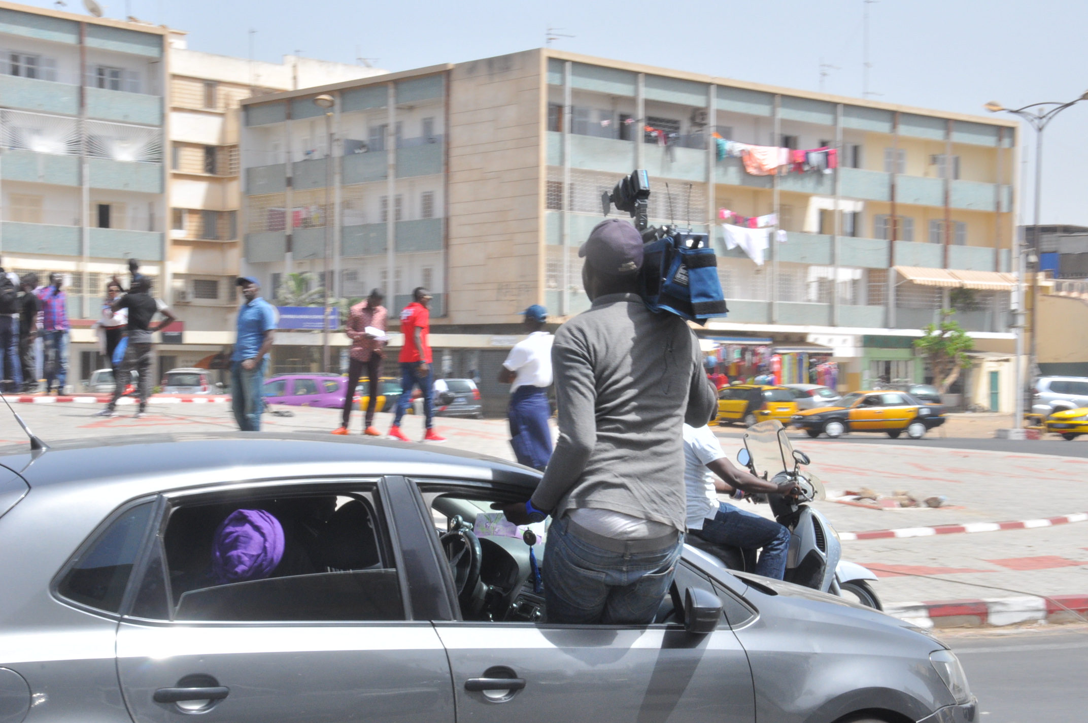 Dj Prince de la RTS reçoit Pape Diouf dans "Dokhontou". Regardez le tournage en images.