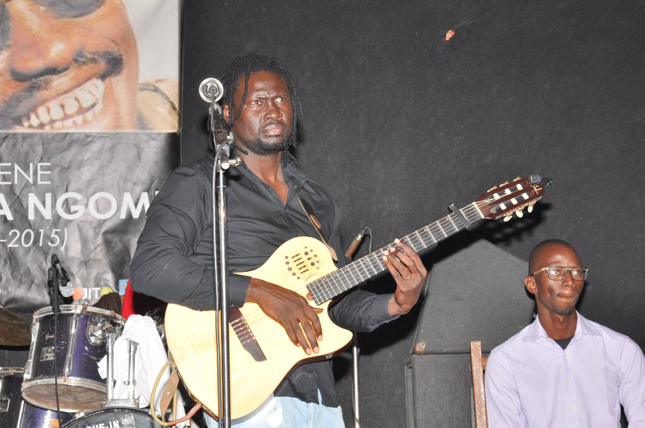 Yoro Ndiaye au just 4u c'est l'ambiance acoustique qui règne.