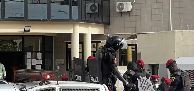 Pikine : La Police et l’Armée à deux doigts de s’affronter lors d’une opération antidrogue Pikine : La Police et l’Armée à deux doigts de s’affronter lors d’une opération antidrogue