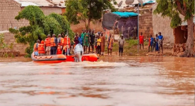Podor : La crue du fleuve Sénégal chasse des familles à Guédé Wouro Podor : La crue du fleuve Sénégal chasse des familles à Guédé Wouro