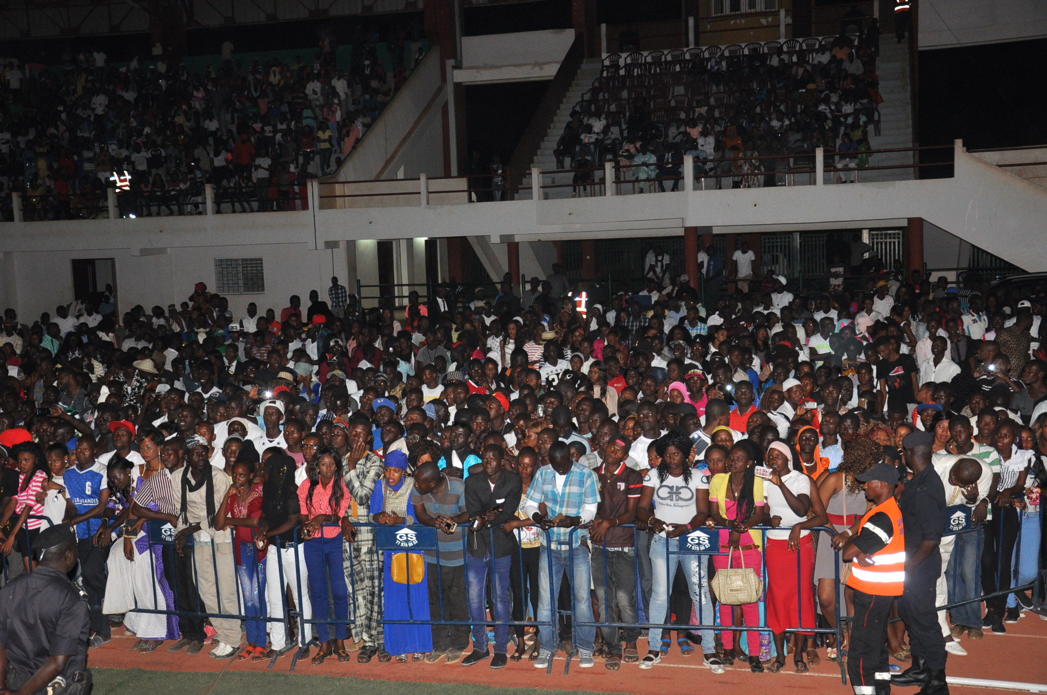 TOURNEE NATIONALE: Pape Diouf dompte la population de Tamba, le stade municipal au rytme de "Maalaw"