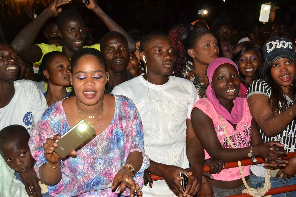 TOURNEE NATIONAL: Pape Diouf a l'assaut des Kaolackois avec la troupe " rirou tribunal". Regardez le big concert explosif