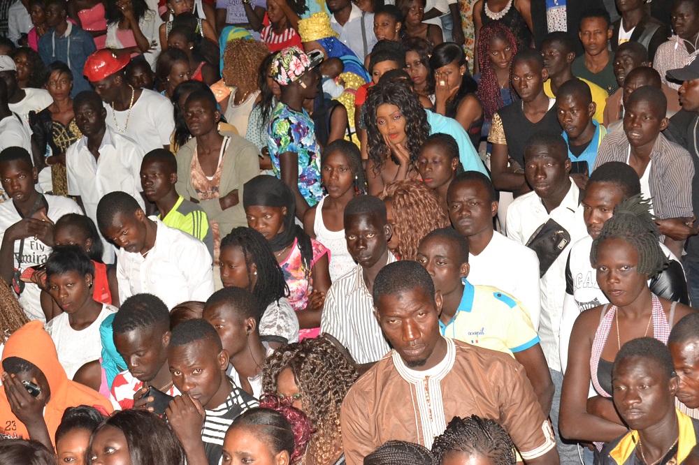 TOURNEE NATIONAL: Pape Diouf a l'assaut des Kaolackois avec la troupe " rirou tribunal". Regardez le big concert explosif