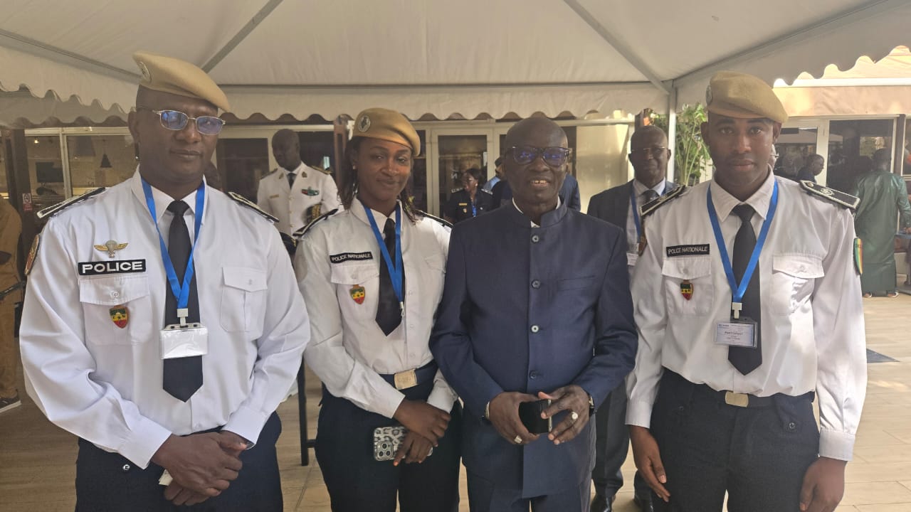 Oumar Pène honoré par les Armées : un hommage national à l’artiste du civisme et de la paix