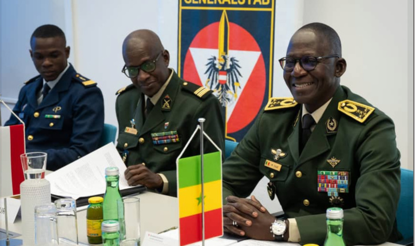 Coopération militaire : Le Général d’armée Mbaye Cissé, Chef d’état-major général des Armées en visite officielle en Autriche