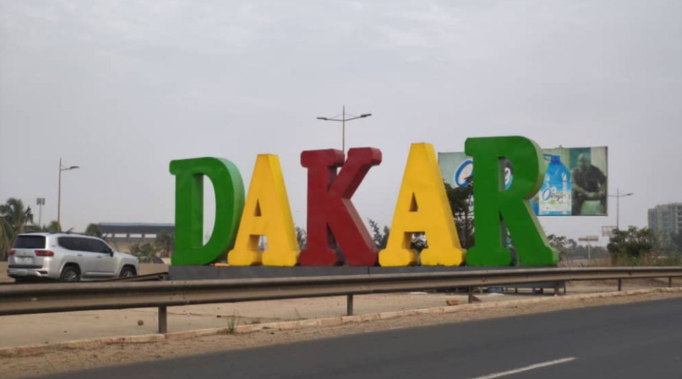 Jeux Olympiques de la Jeunesse 2026/ En hommage à l'hospitalité sénégalaise : Alhassane Ndiaye, artiste sénégalais offre son œuvre monumentale d'art à Abass Fall, Maire de la Ville de Dakar