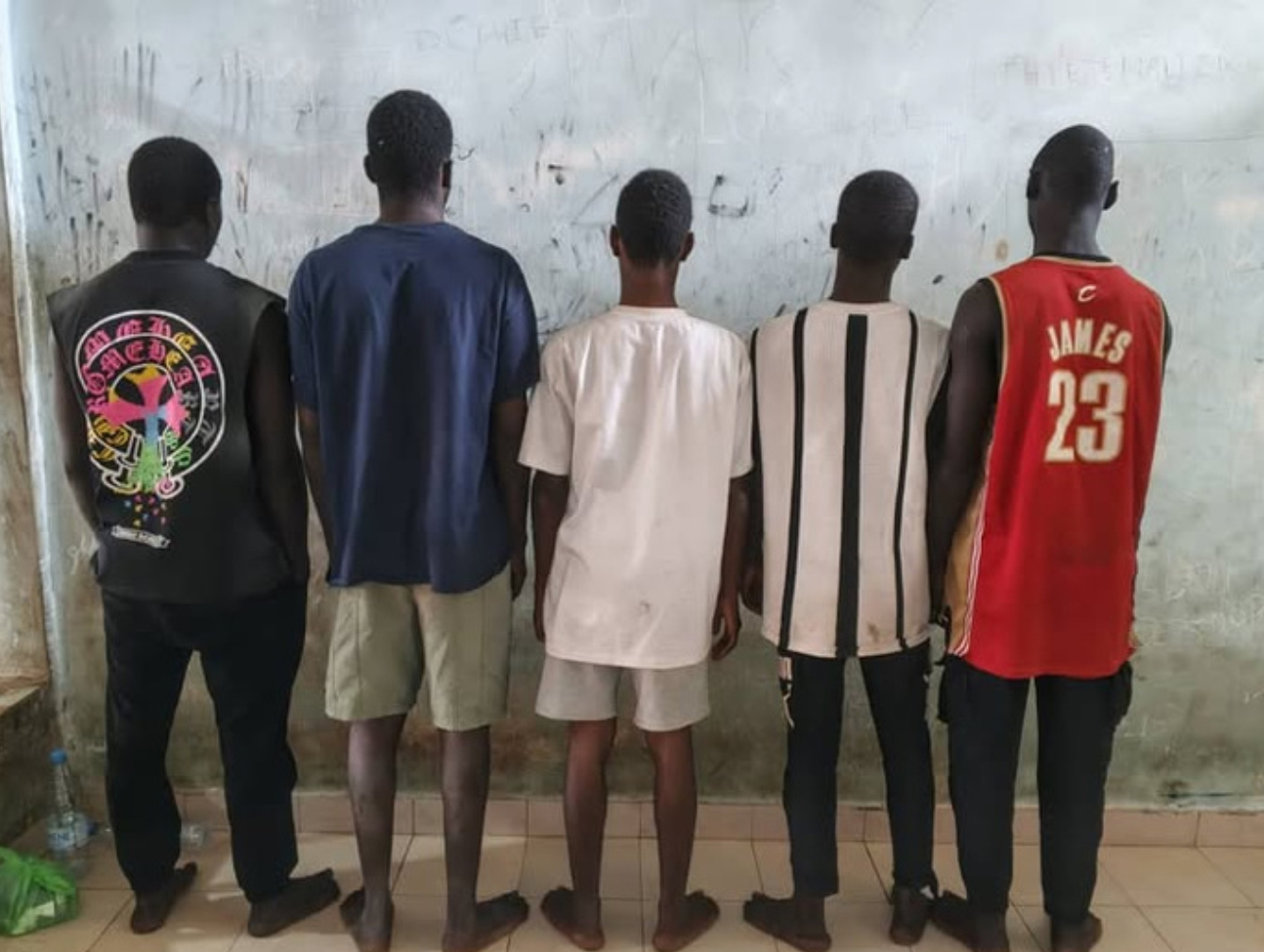 Téléphone volé : Cinq arrestations à la Cité Mixta, après le retrait de 500 000 FCfa sur Wave