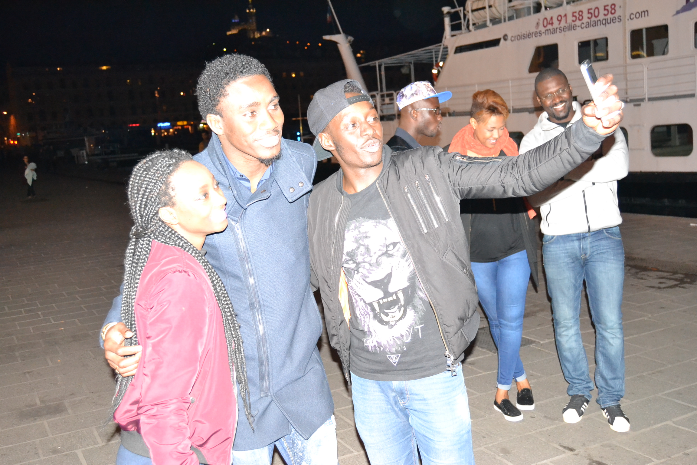 Sur la route de Bercy : Wally Ballago Seck et Soleil Levant au vieux port de Marseille