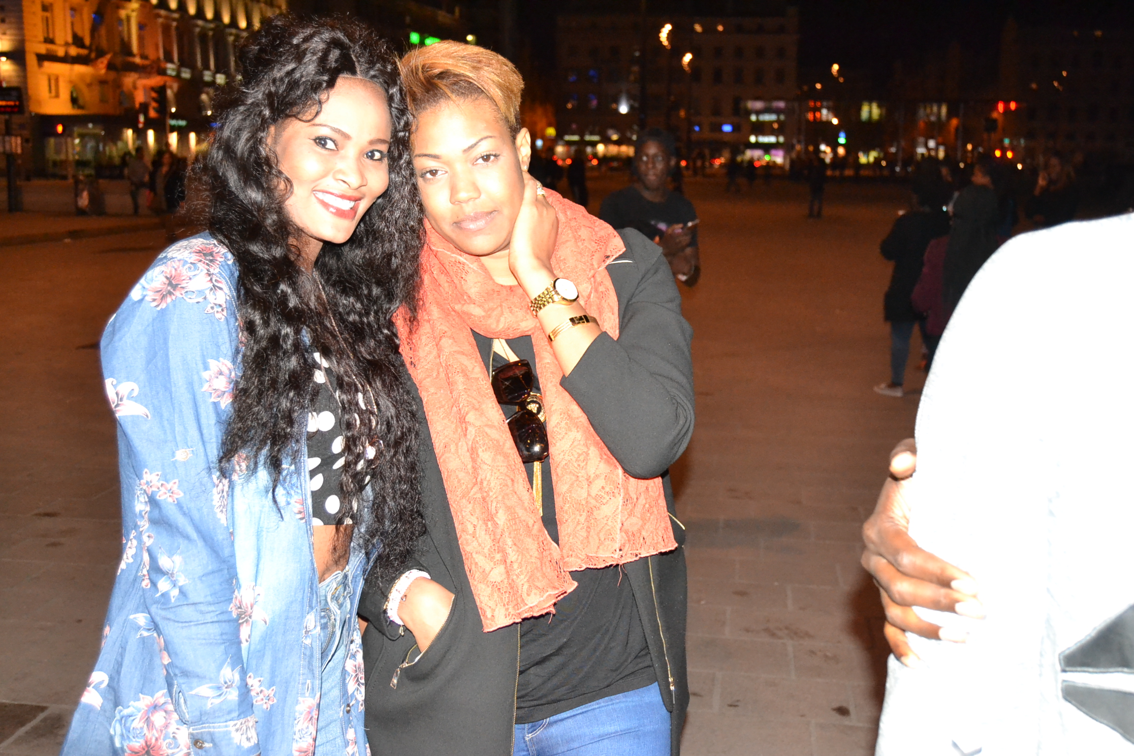 Sur la route de Bercy : Wally Ballago Seck et Soleil Levant au vieux port de Marseille