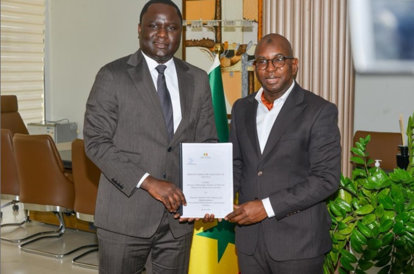 Passation de service entre les ministères de l’Éducation nationale et des Infrastructures