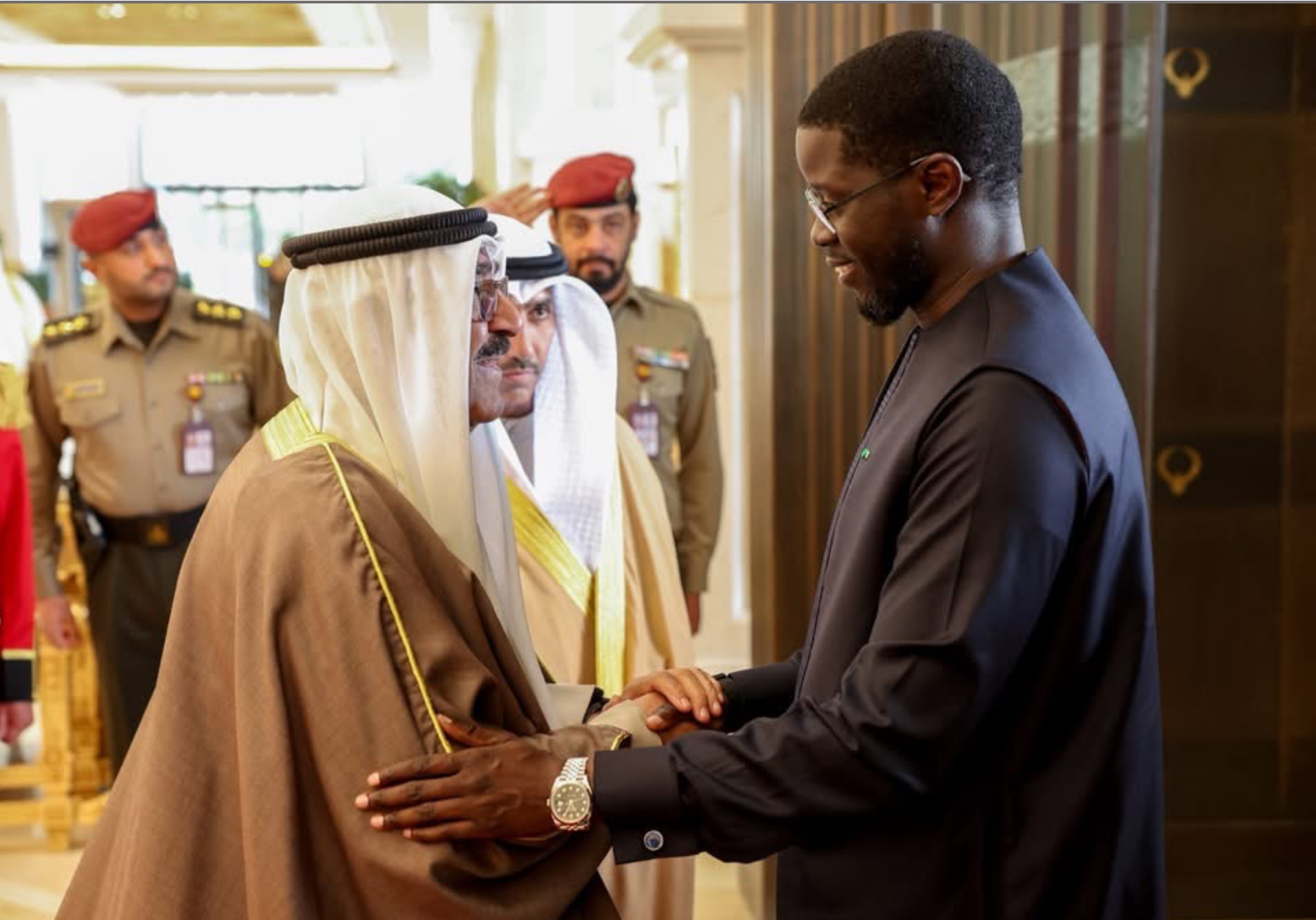 Le Président Faye reçu au Palais Bayan par l’Émir de l’État du Koweït