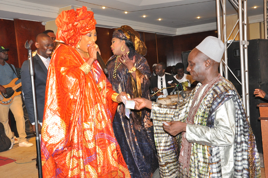 GALA: Pape Diouf "chavire le bateau des employés de Cheikh Kante "au King Fhad Place. Regardez