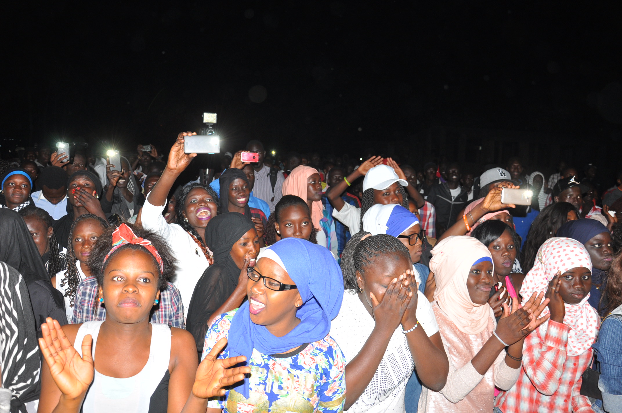 Concert de la jeunesse consciente: Pape Diouf remet " l'éssence dans le feu".Regardez