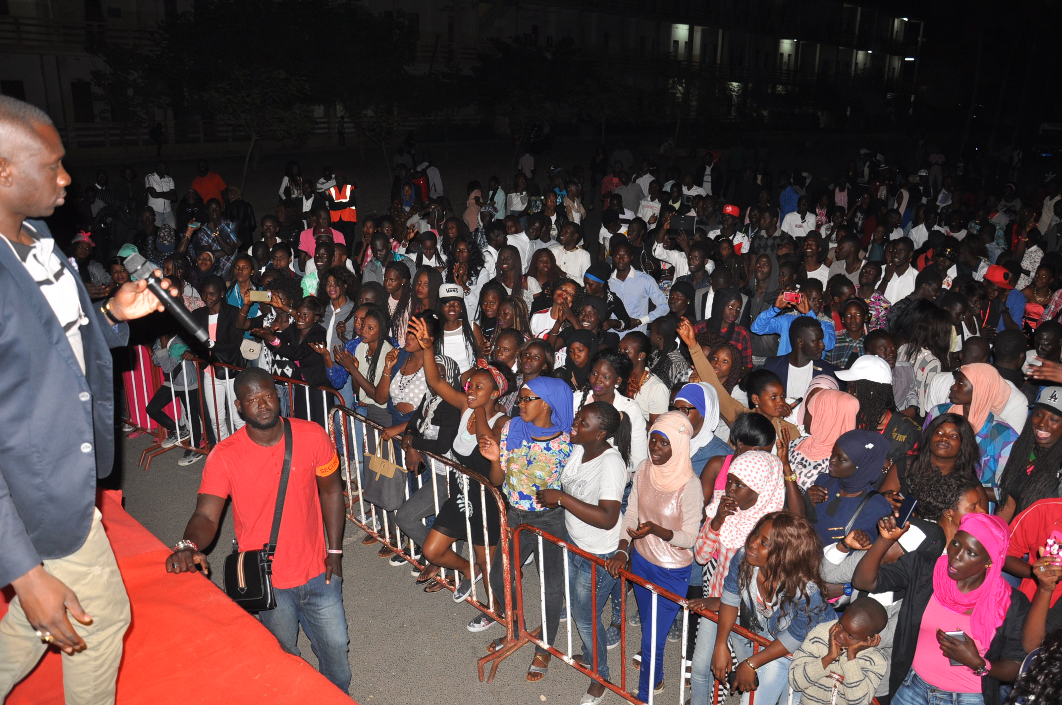 Concert de la jeunesse consciente: Pape Diouf remet " l'éssence dans le feu".Regardez