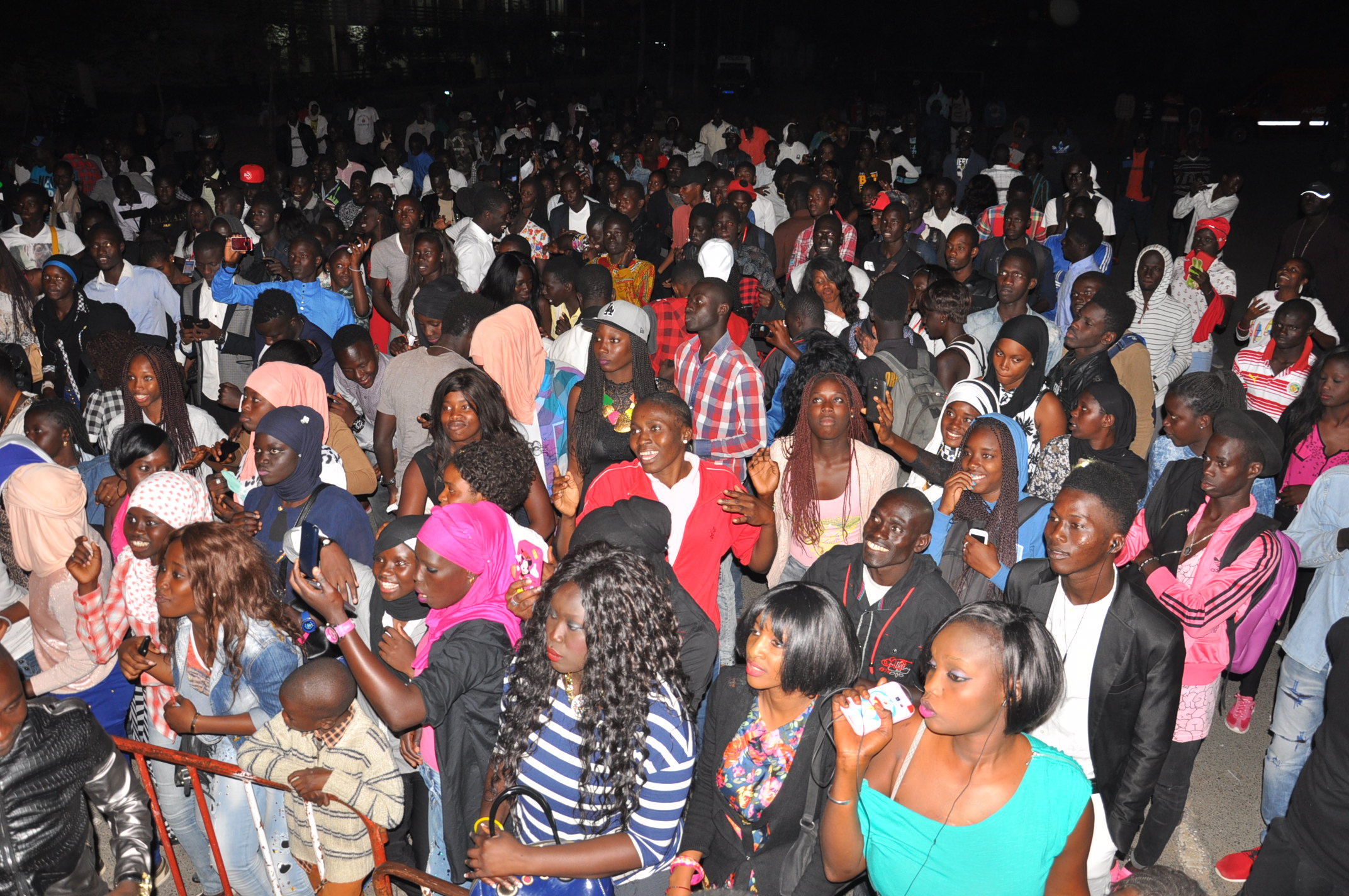 Concert de la jeunesse consciente: Pape Diouf remet " l'éssence dans le feu".Regardez