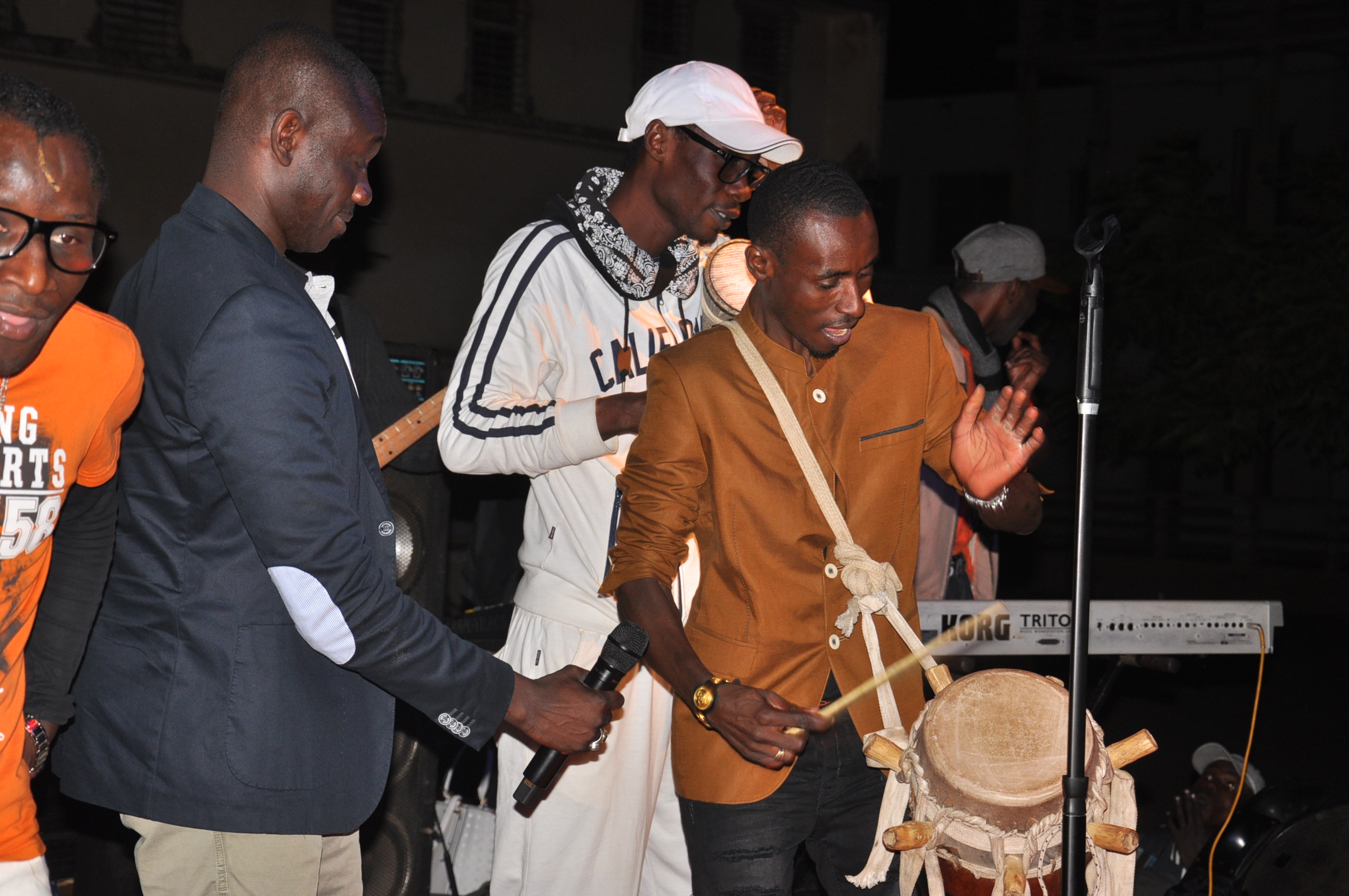 Concert de la jeunesse consciente: Pape Diouf remet " l'éssence dans le feu".Regardez