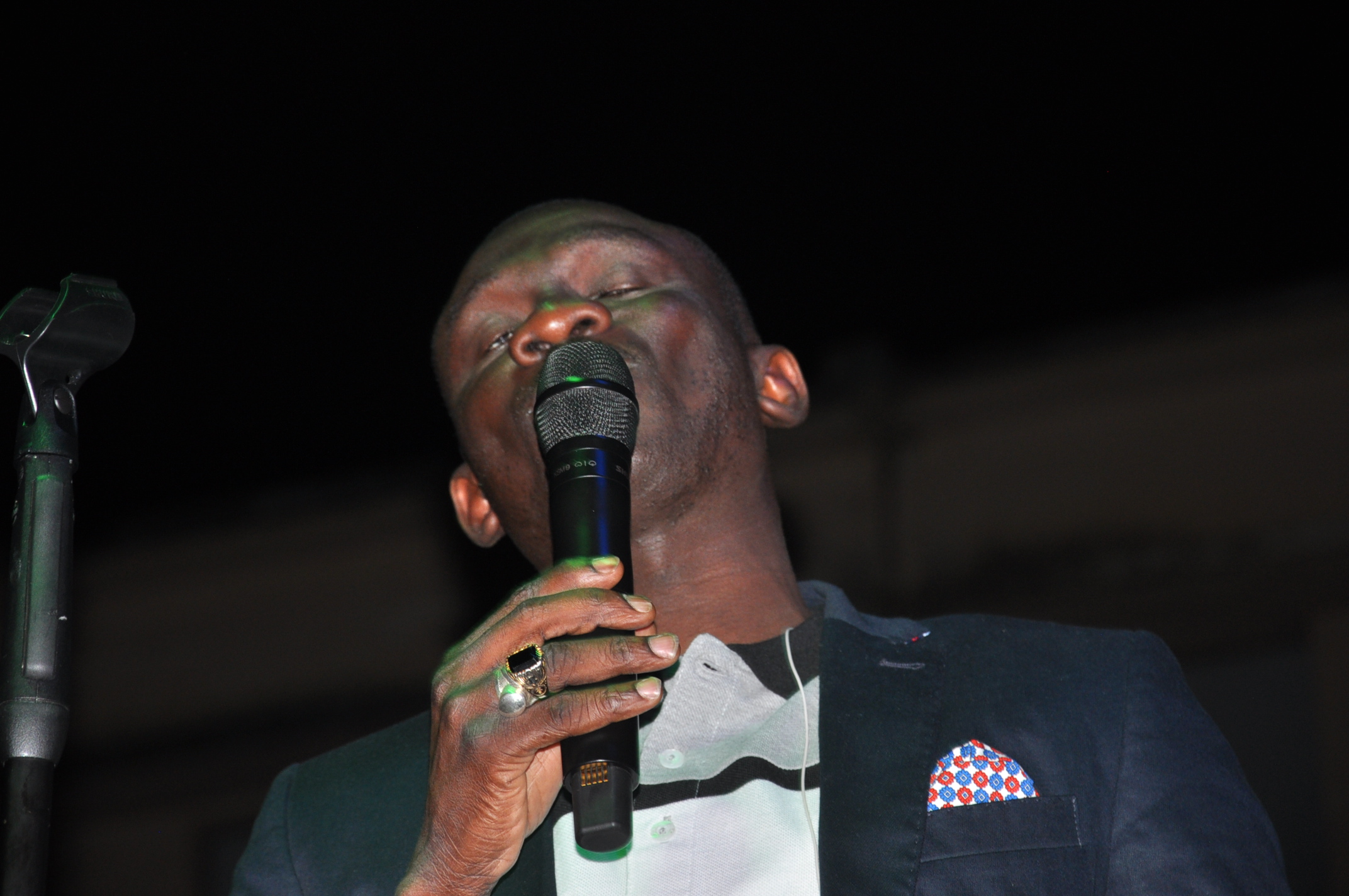 Concert de la jeunesse consciente: Pape Diouf remet " l'éssence dans le feu".Regardez