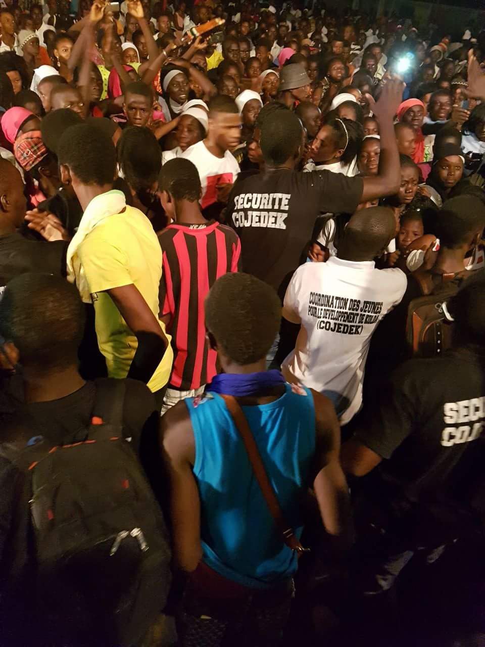 Queen Bizz en live show chez les Fouladous de Kolda. Regardez