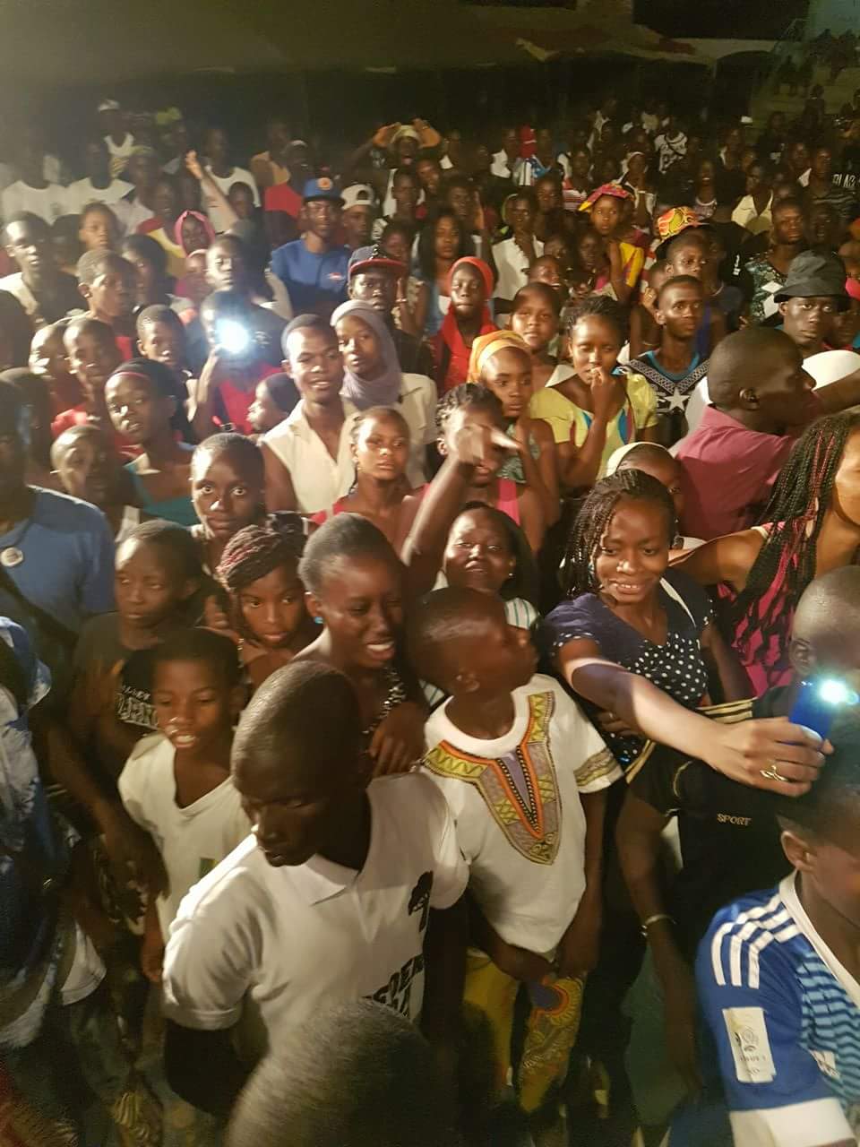 Queen Bizz en live show chez les Fouladous de Kolda. Regardez