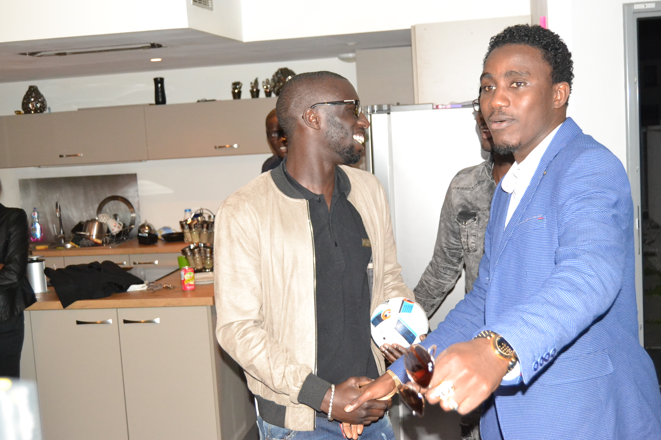 Direction Paris Berçy le 04 Juin, Waly Seck en pleine répétition avec Jimmy et Habib.