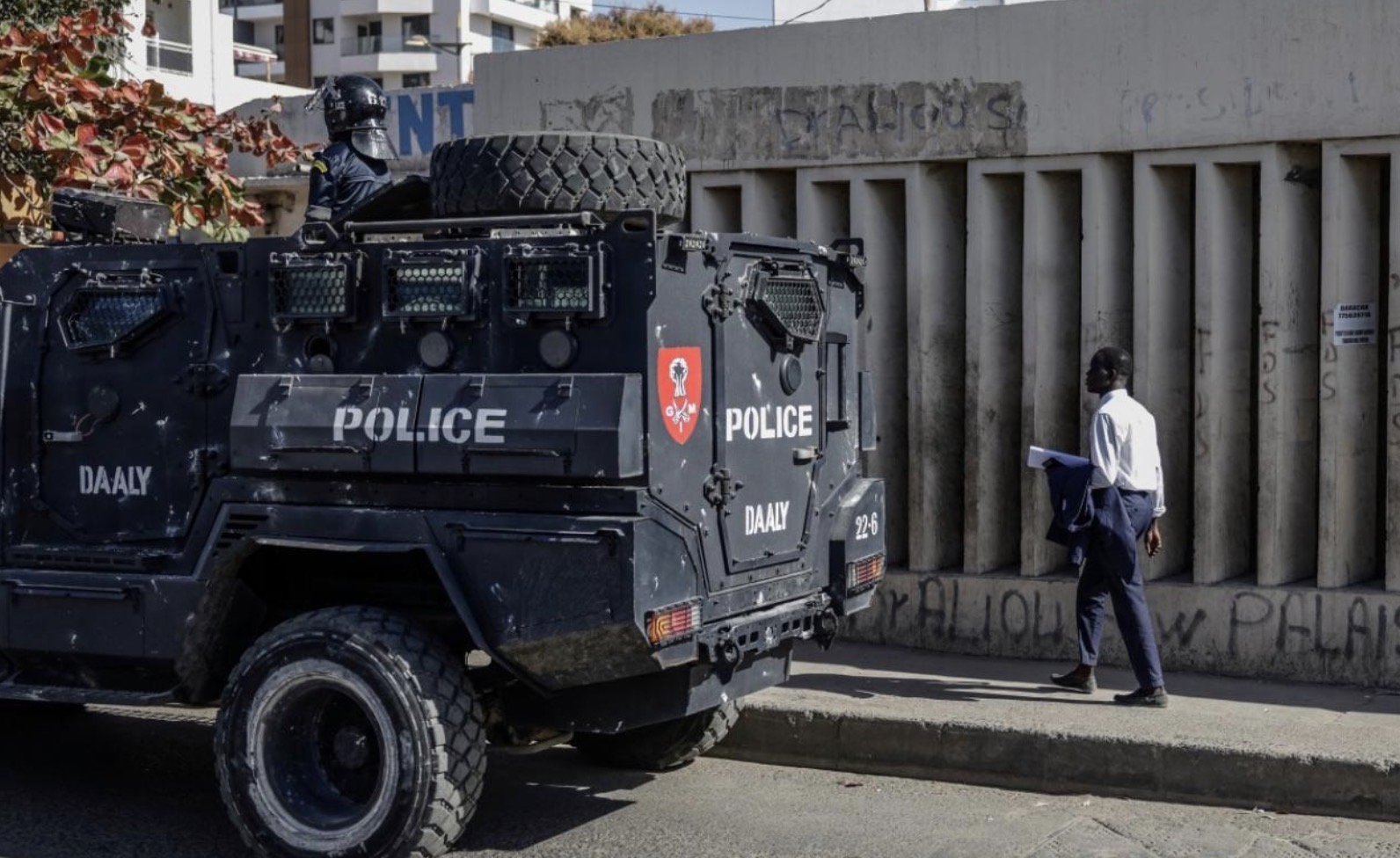 Campus social : Cité universitaire ou camp militaire ?