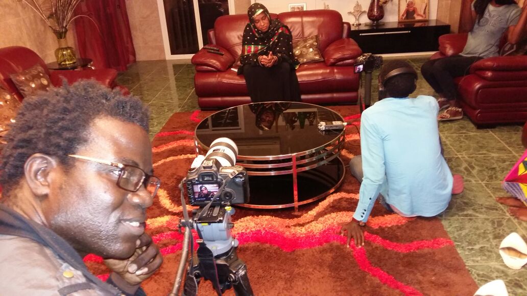 Le réalisateur Papis Niang Art bi mangeman décroche une interview exclusive de Kiné Diouf Diaga la maman de Wally seck