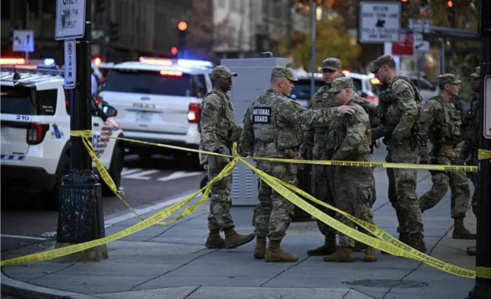 Le périmètre autour de la Maison Blanche bouclé après qu'une fourgonnette a forcé des barrières de sécurité (police)