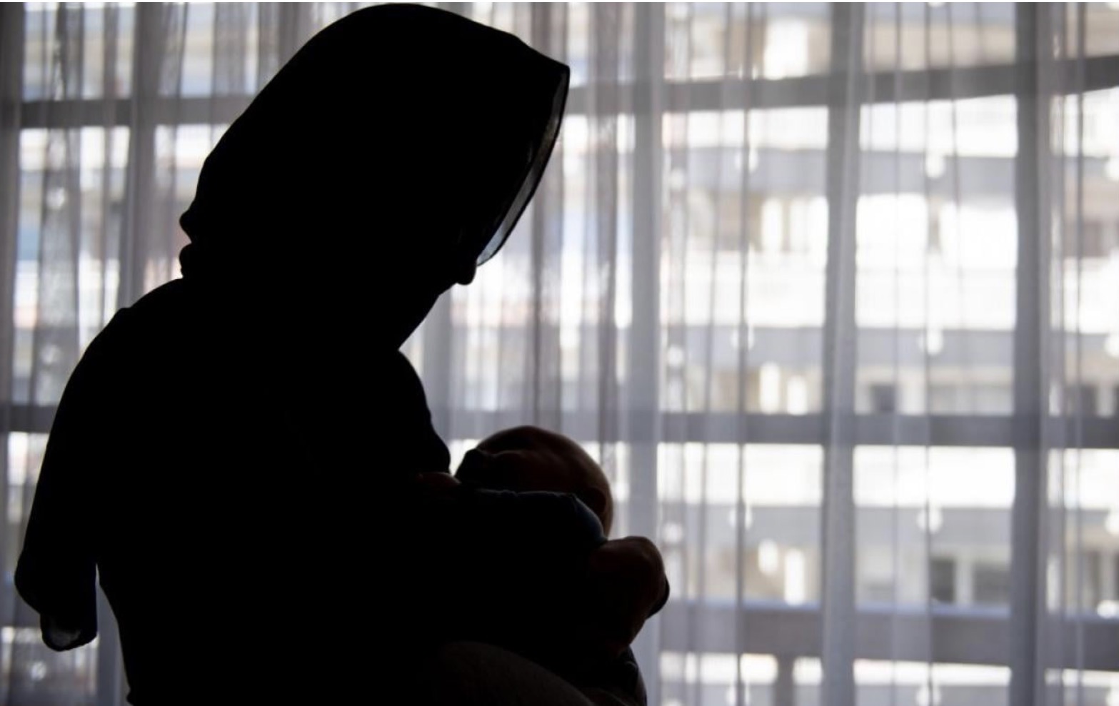 Mbour : une femme basée au Maroc fait croire à son mari qu’elle vit en Allemagne, ce dernier l’envoie en prison avec leur bébé