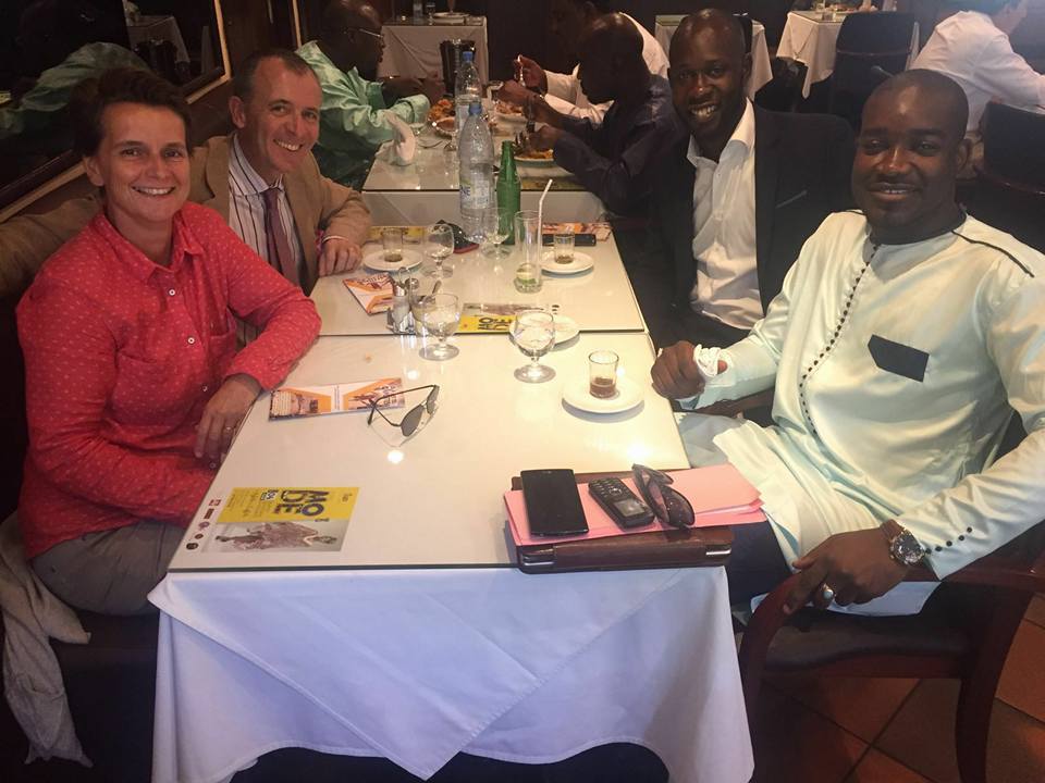 Un agréable déjeuner avec le consul général de la France au Sénégal, Olivier Serot Almeras et sa femme Irene.