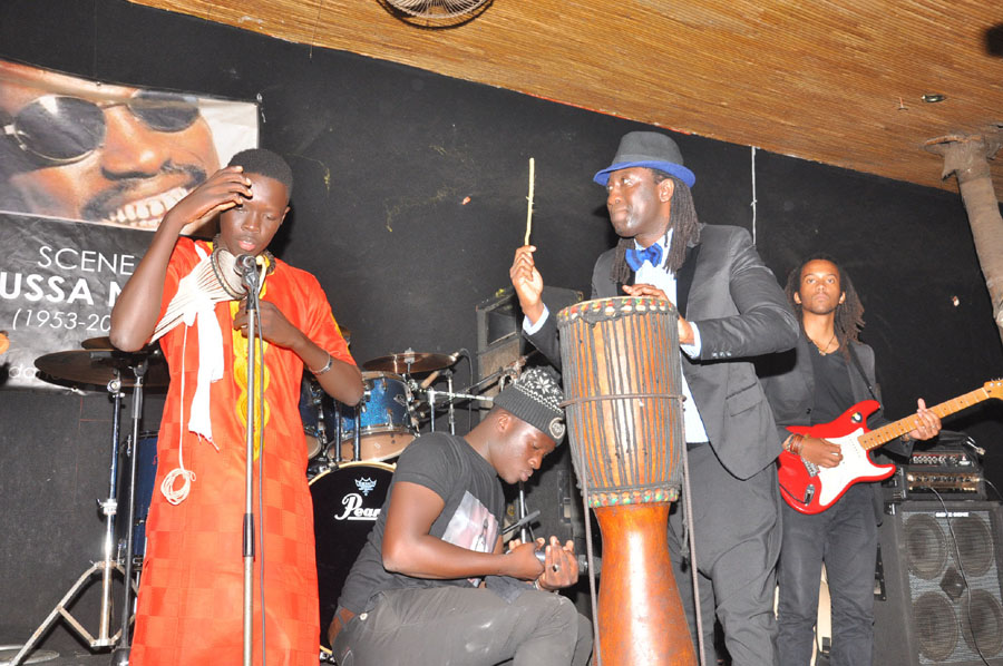 Anniversaire, le chanteur Sénégalais de Montréal Elage Diouf explose le Just 4 u avec comme guest star Pape Diouf. Regardez.