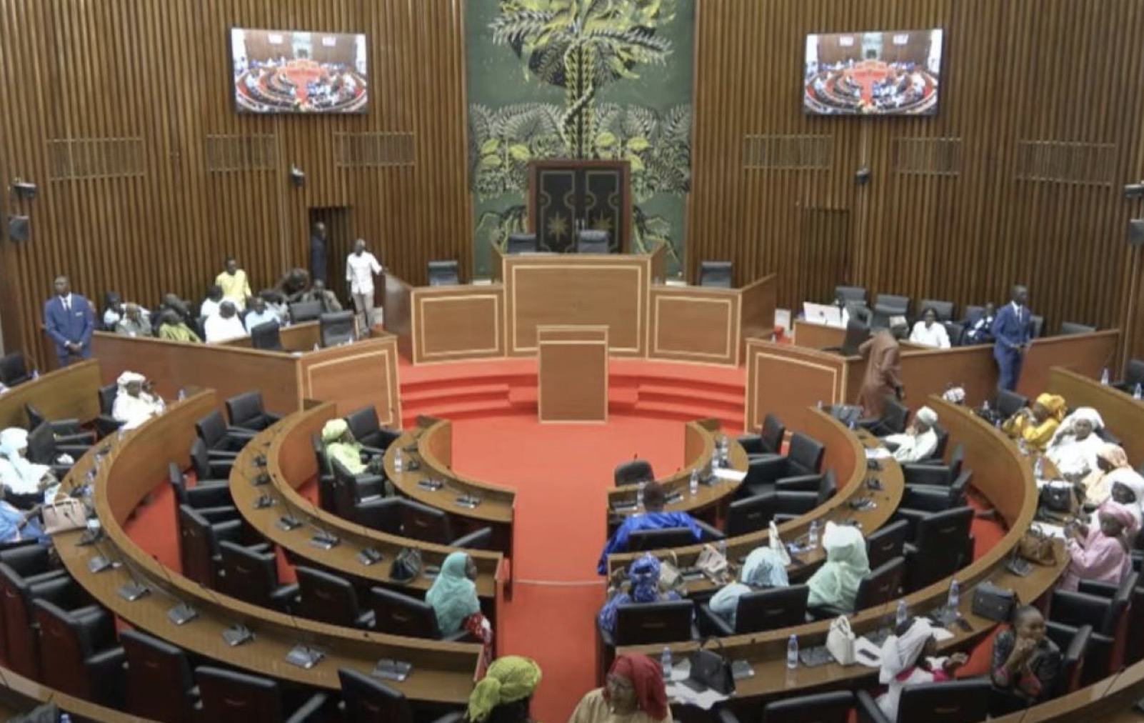 Assemblée nationale : « absence systématique », Takku-Wallu et les députés non-inscrits dans le viseur de...