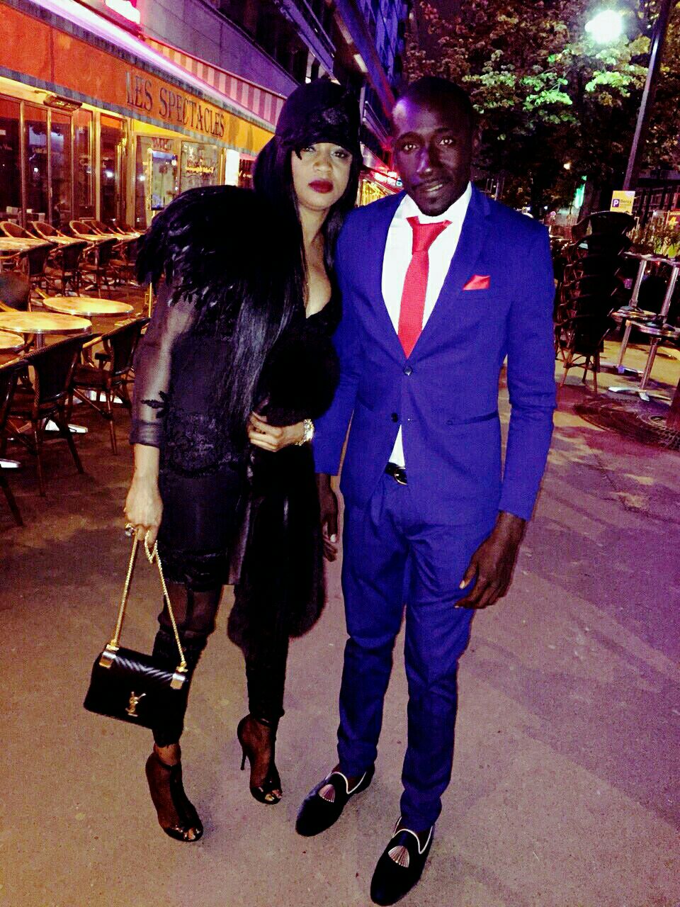 La femme d'affaires Colé Faye en compagnie de son intime ami Matar Samb de Saremo à Paris.