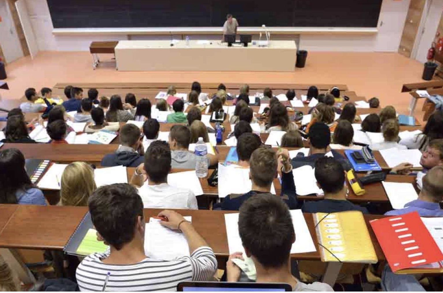 Universités françaises : voici les nouveaux tarifs exorbitants imposés aux étudiants étrangers hors UE dès la rentrée